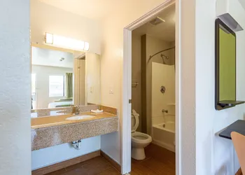 Motel 6 Camp Springs, DC - South Camp Springs hotel thumbnail 5