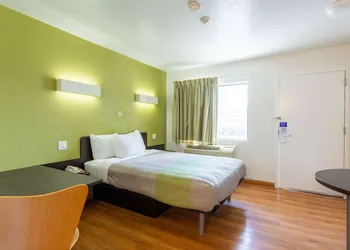Motel 6 Camp Springs, DC - South Camp Springs hotel thumbnail 7