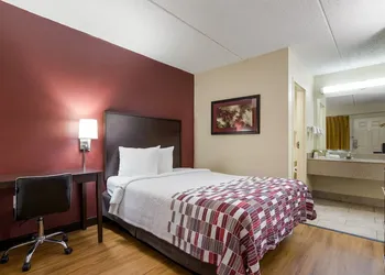 Red Roof Inn Shelbyville hotel thumbnail 5
