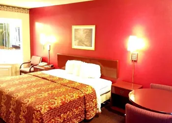 Red Carpet Inn & Suites hotel thumbnail 4
