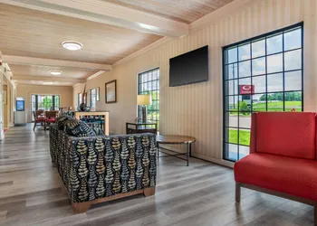 Econo Lodge Inn & Suites Philadelphia MS hotel thumbnail 5