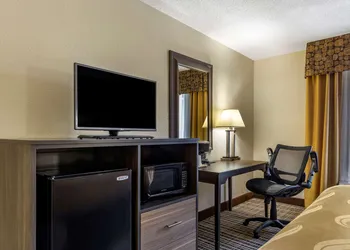 Quality Inn & Suites - Greensboro-High Point hotel thumbnail 8