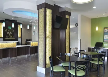 Quality Inn & Suites Kenedy - Karnes City hotel thumbnail 3