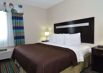 Quality Inn & Suites Kenedy - Karnes City hotel thumbnail 8
