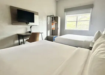 Comfort Inn & Suites Cartersville - Emerson Lake Point hotel thumbnail 7