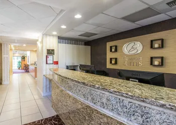 Comfort Suites Palm Desert I-10 hotel thumbnail 4