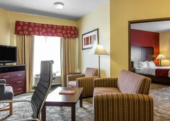 Comfort Suites Palm Desert I-10 hotel thumbnail 7