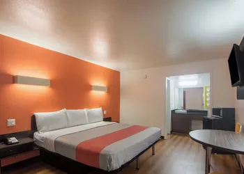 Motel 6 Paris, TX hotel thumbnail 4
