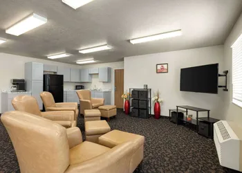 Travelodge by Wyndham Vaughn hotel thumbnail 2