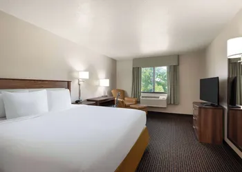 Travelodge by Wyndham Vaughn hotel thumbnail 6