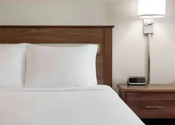 Travelodge by Wyndham Vaughn hotel thumbnail 7