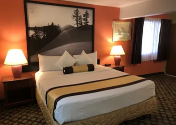 Super 8 by Wyndham Ontario hotel thumbnail 5
