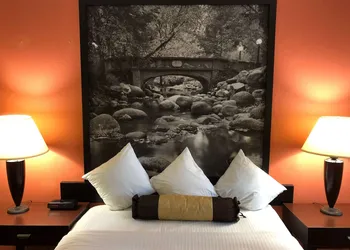 Super 8 by Wyndham Ontario hotel thumbnail 7