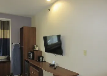 Quality Inn & Suites Caldwell I-77 hotel thumbnail 7