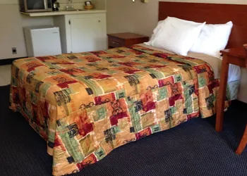 Knights Inn Elizabethtown hotel thumbnail 2