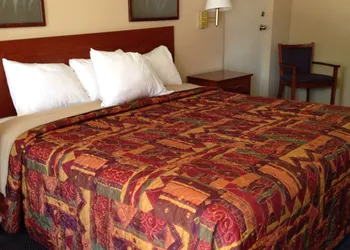 Knights Inn Elizabethtown hotel thumbnail 3