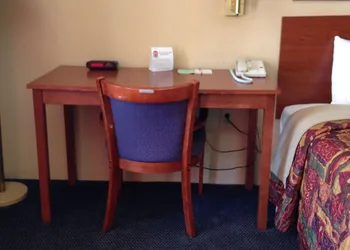 Knights Inn Elizabethtown hotel thumbnail 5