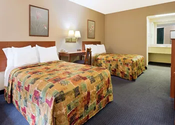 Knights Inn Elizabethtown hotel thumbnail 6