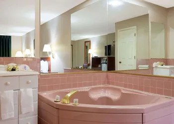 Knights Inn Elizabethtown hotel thumbnail 7