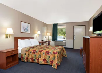 Knights Inn Elizabethtown hotel thumbnail 8