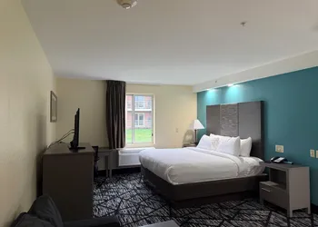 Plymouth Bay Inn and Suites hotel thumbnail 5