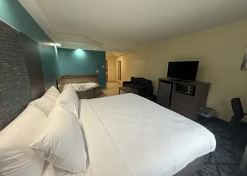 Plymouth Bay Inn and Suites hotel thumbnail 8