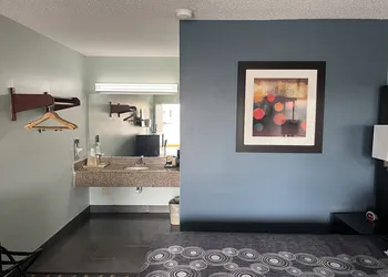 Executive Inn hotel thumbnail 5