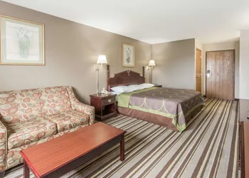 Super 8 by Wyndham Yorkville hotel thumbnail 5