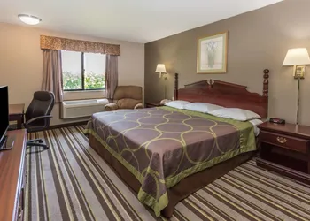 Super 8 by Wyndham Yorkville hotel thumbnail 7