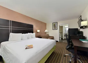 Quality Inn Gonzales hotel thumbnail 6