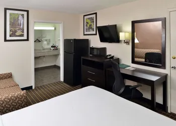 Quality Inn Gonzales hotel thumbnail 7
