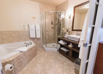 Auberge l'Ambassadeur hotel thumbnail 7