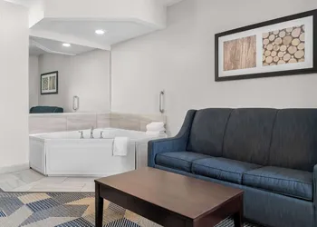 Best Western Plus Flint Airport Inn & Suites hotel thumbnail 7