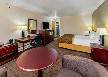 Econo Lodge Inn & Suites hotel thumbnail 4