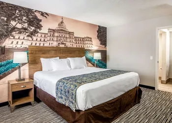 Clarion Pointe East Lansing University Area hotel thumbnail 5