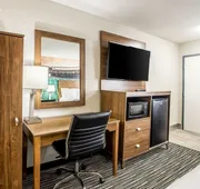 Clarion Pointe East Lansing University Area hotel detail image 7
