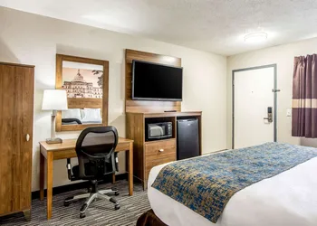 Clarion Pointe East Lansing University Area hotel thumbnail 8
