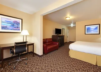 Holiday Inn Express Oakdale by IHG hotel thumbnail 2