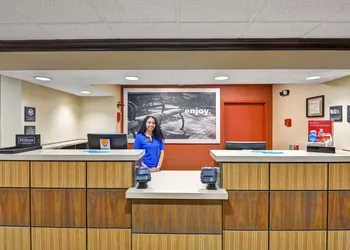Hampton Inn Albany-Wolf Road (Airport) hotel thumbnail 2