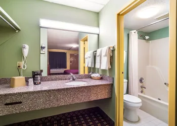 Rodeway Inn Greenwood hotel thumbnail 3