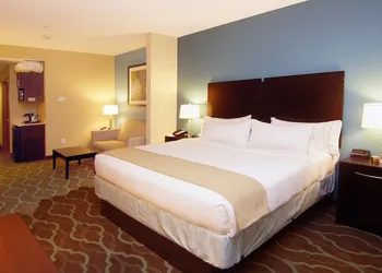 Holiday Inn Express & Suites Cuero by IHG hotel thumbnail 3