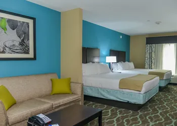 Holiday Inn Express & Suites Cuero by IHG hotel thumbnail 6