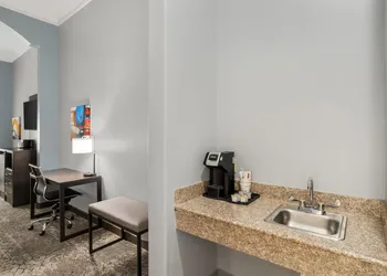 Best Western Plus New Caney Inn & Suites hotel thumbnail 7