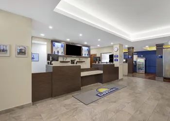 Days Inn & Suites by Wyndham Lindsay hotel thumbnail 7
