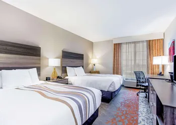 La Quinta Inn & Suites by Wyndham Andrews hotel thumbnail 7