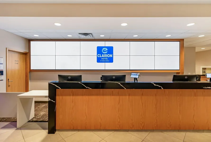 Clarion Lakeside Inn & Conference Centre hotel detail image 2