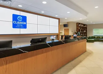 Clarion Lakeside Inn & Conference Centre hotel thumbnail 3