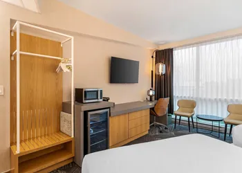 Clarion Lakeside Inn & Conference Centre hotel thumbnail 8