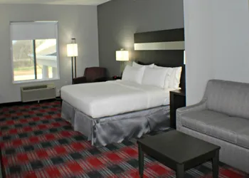 Holiday Inn Express & Suites Bonham by IHG hotel thumbnail 6