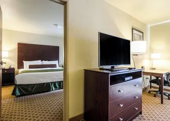 Cobblestone Inn & Suites - Cambridge hotel thumbnail 7